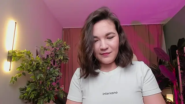 Halle Berrry online show from 12-14-25, 02:11