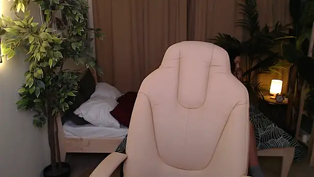 Halle Berrry online show from 11-12-25, 02:10