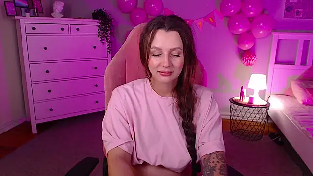 Snapshot of Barbara_Brylska chatting on 09-22-25, 02:12 Barbara Brylska online show from 09-22-25, 02:12