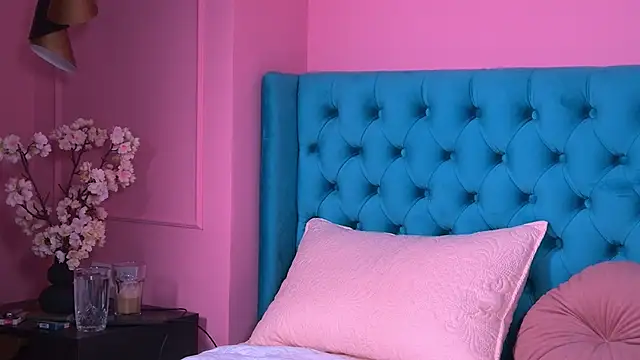 Snapshot of AlyraRose chatting on 09-26-25, 03:19 AlyraRose online show from 09-26-25, 03:19