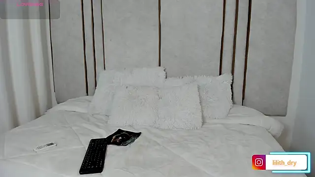 Snapshot of Lilith_dry chatting on 09-24-25, 12:55 Lilith dry online show from 09-24-25, 12:55