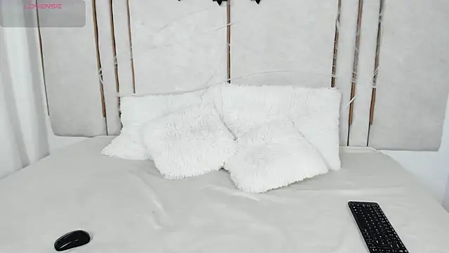 Snapshot of Lilith_dry chatting on 10-27-25, 10:49 Lilith dry online show from 10-27-25, 10:49
