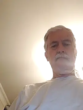 Snapshot of slaveman4you chatting on 11-04-25, 04:22 slaveman4you online show from 11-04-25, 04:22