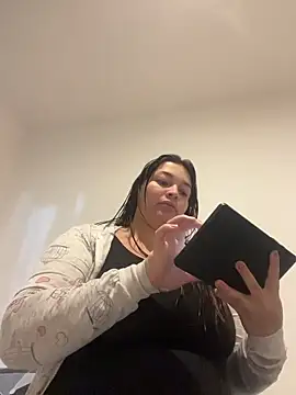 sarahreyess 11 online show from 03-25-26, 10:47