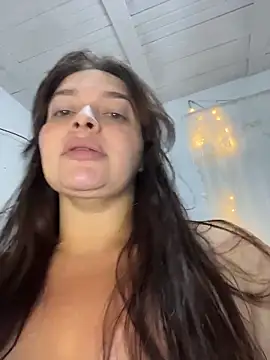 Snapshot of sarahreyess_11 chatting on 10-18-25, 03:52 sarahreyess 11 online show from 10-18-25, 03:52