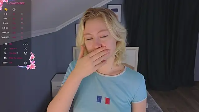Snapshot of Violet_Willis chatting on 10-12-25, 06:09 Violet Willis online show from 10-12-25, 06:09