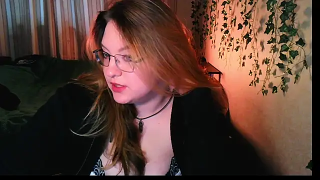 Snapshot of ZayaRush chatting on 10-15-25, 09:39 ZayaRush online show from 10-15-25, 09:39