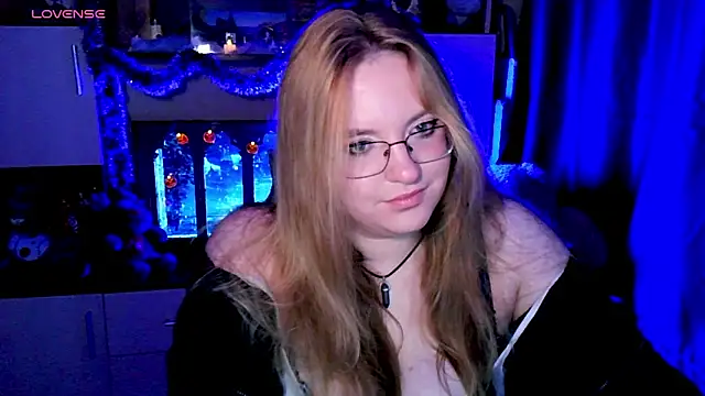 Snapshot of ZayaRush chatting on 11-24-25, 12:27 ZayaRush online show from 11-24-25, 12:27