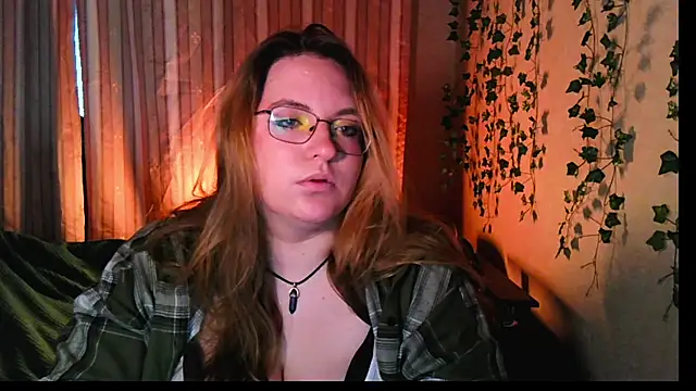 Snapshot of ZayaRush chatting on 10-14-25, 01:23 ZayaRush online show from 10-14-25, 01:23