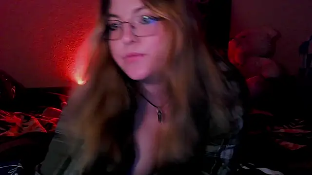 Snapshot of ZayaRush chatting on 11-02-25, 12:32 ZayaRush online show from 11-02-25, 12:32