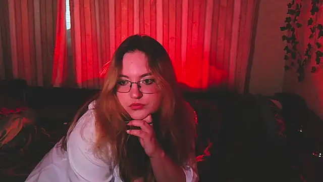 Snapshot of ZayaRush chatting on 09-20-25, 06:07 ZayaRush online show from 09-20-25, 06:07