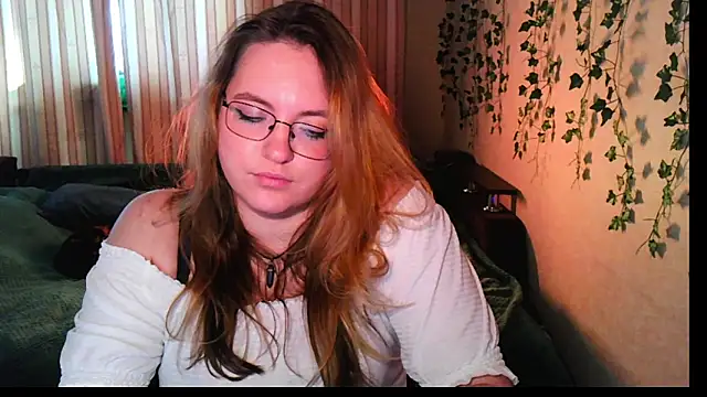 Snapshot of ZayaRush chatting on 10-13-25, 09:22 ZayaRush online show from 10-13-25, 09:22