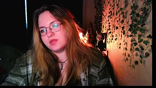 Snapshot of ZayaRush chatting on 10-21-25, 08:47 ZayaRush online show from 10-21-25, 08:47