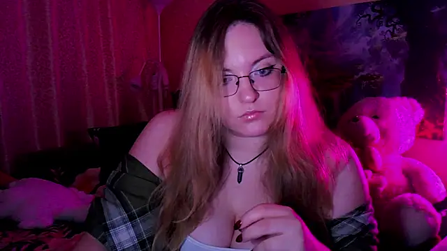 Snapshot of ZayaRush chatting on 11-03-25, 07:17 ZayaRush online show from 11-03-25, 07:17