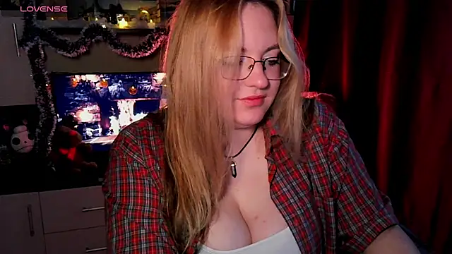 Snapshot of ZayaRush chatting on 11-19-25, 09:20 ZayaRush online show from 11-19-25, 09:20