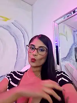 Snapshot of LaiaTorres1 chatting on 10-11-25, 10:27 LaiaTorres1 online show from 10-11-25, 10:27