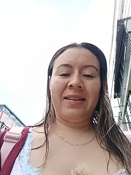 Snapshot of Hannah-colx chatting on 06-18-26, 02:33 Hannah-colx online show from 06-18-26, 02:33