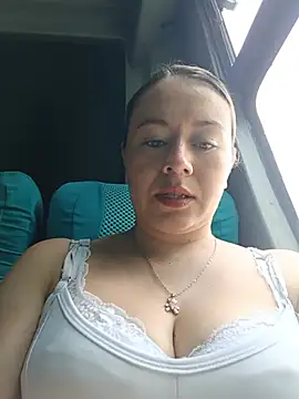 Snapshot of Hannah-colx chatting on 06-19-26, 04:24 Hannah-colx online show from 06-19-26, 04:24