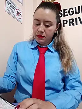 Snapshot of Hannah-colx chatting on 04-29-26, 01:48 Hannah-colx online show from 04-29-26, 01:48