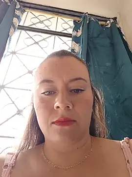 Snapshot of Hannah-colx chatting on 06-25-26, 04:01 Hannah-colx online show from 06-25-26, 04:01