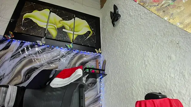 Snapshot of luiferrodri chatting on 12-20-25, 12:46 luiferrodri online show from 12-20-25, 12:46