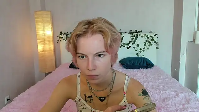 Snapshot of Pink_Lila18 chatting on 09-12-25, 08:03 Pink Lila18 online show from 09-12-25, 08:03