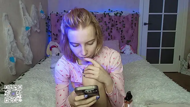 Pink Lila18 online show from 02-16-26, 01:04