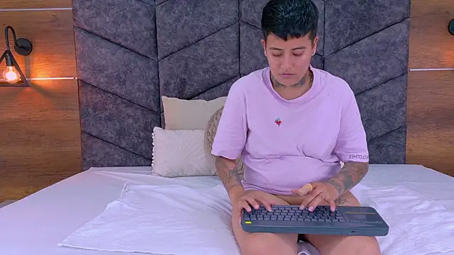 ScarlettVex   online show from 10-02-25, 07:39