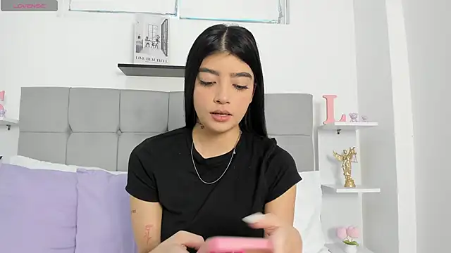 Sarahlopezz online show from 06-04-26, 07:07