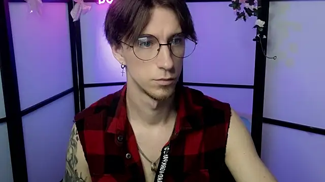 Snapshot of mark_caron chatting on 07-09-26, 12:26 mark caron online show from 07-09-26, 12:26