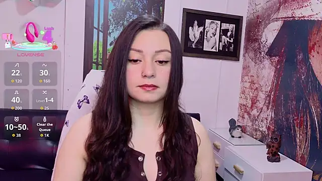 Snapshot of Eva_Roussell chatting on 06-18-26, 03:17 Eva Roussell online show from 06-18-26, 03:17