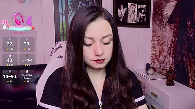 Snapshot of Eva_Roussell chatting on 06-17-26, 03:11 Eva Roussell online show from 06-17-26, 03:11