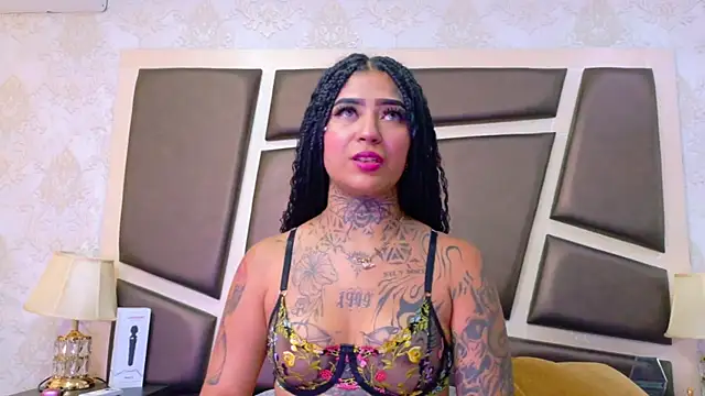 Snapshot of EmilieLake chatting on 07-15-26, 07:54 EmilieLake online show from 07-15-26, 07:54