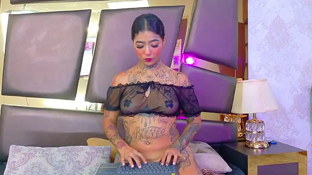 EmilieLake online show from 11-25-25, 08:09