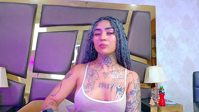 EmilieLake online show from 02-12-26, 07:35