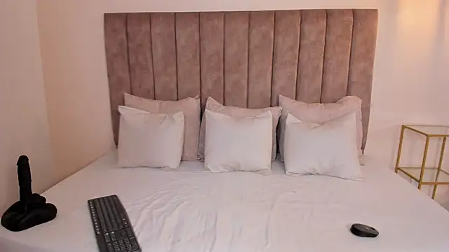 amber colliiins online show from 11-14-25, 05:38