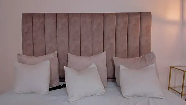 amber colliiins online show from 05-12-26, 06:14