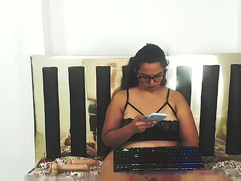 karimeSaenz1 online show from 11-02-25, 06:57