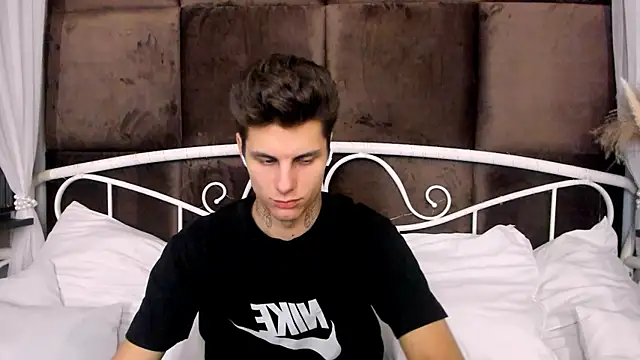Snapshot of JackWolw chatting on 10-16-25, 07:16 JackWolw online show from 10-16-25, 07:16