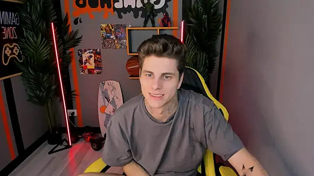 Snapshot of JackWolw chatting on 10-15-25, 04:59 JackWolw online show from 10-15-25, 04:59