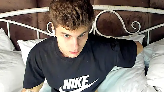 Snapshot of JackWolw chatting on 10-17-25, 07:33 JackWolw online show from 10-17-25, 07:33