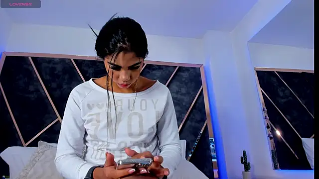 SusanaHenao online show from 12-16-25, 05:50