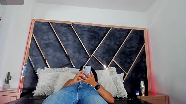 SusanaHenao online show from 12-02-25, 07:37