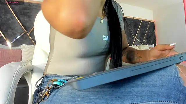 SusanaHenao online show from 03-13-26, 04:45