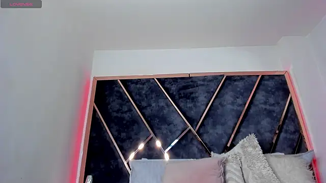 SusanaHenao online show from 11-22-25, 04:06