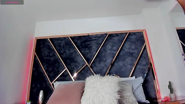 SusanaHenao online show from 12-04-25, 06:07