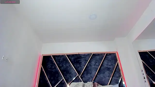 SusanaHenao online show from 11-21-25, 05:12