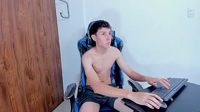 LittleDanny  online show from 09-09-25, 02:04