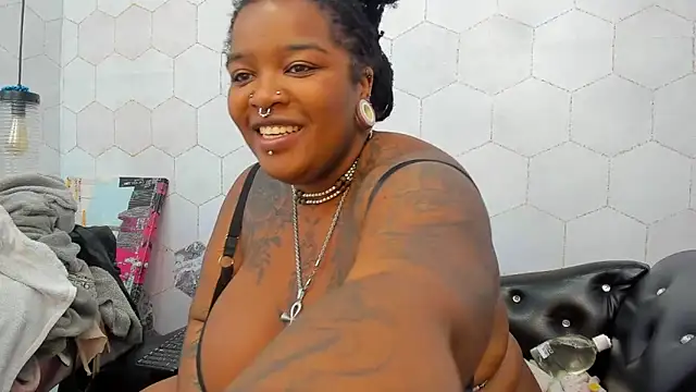 Anaa Fuentess online show from 10-10-25, 12:17