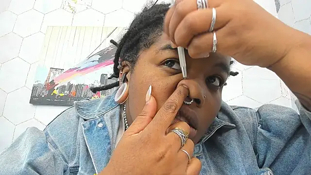 Anaa Fuentess online show from 12-15-25, 11:49